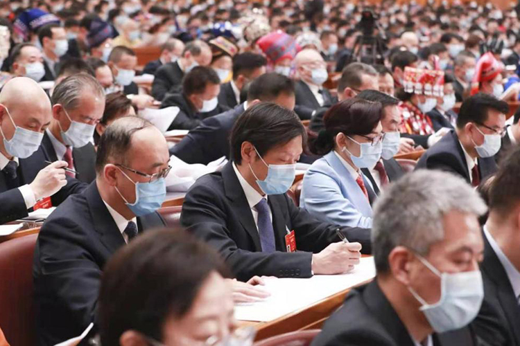 全国人大代表雷军：政府工作报告向全社会传递出了强烈信心.jpg
